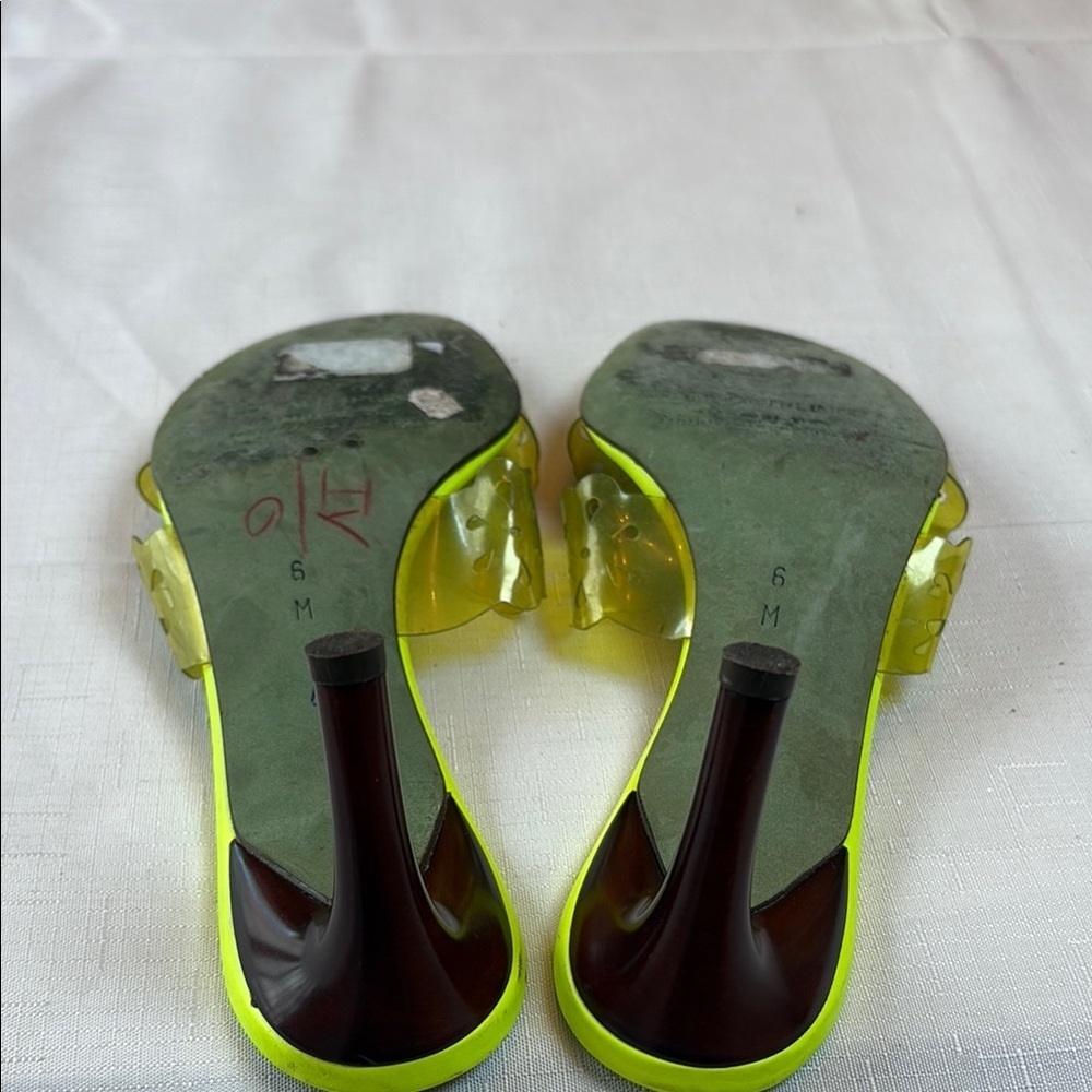 🧊Donald J. Pliner Yellow greenHeels Vibrant Modern Designed - Picture 4 of 5